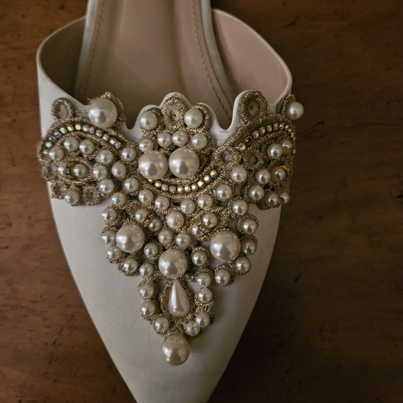 Ivory Pearl-Embellished Pointed Mules - Picture 2 of 3